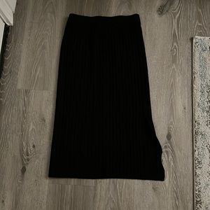 Size S black ribbed knit skirt with slit